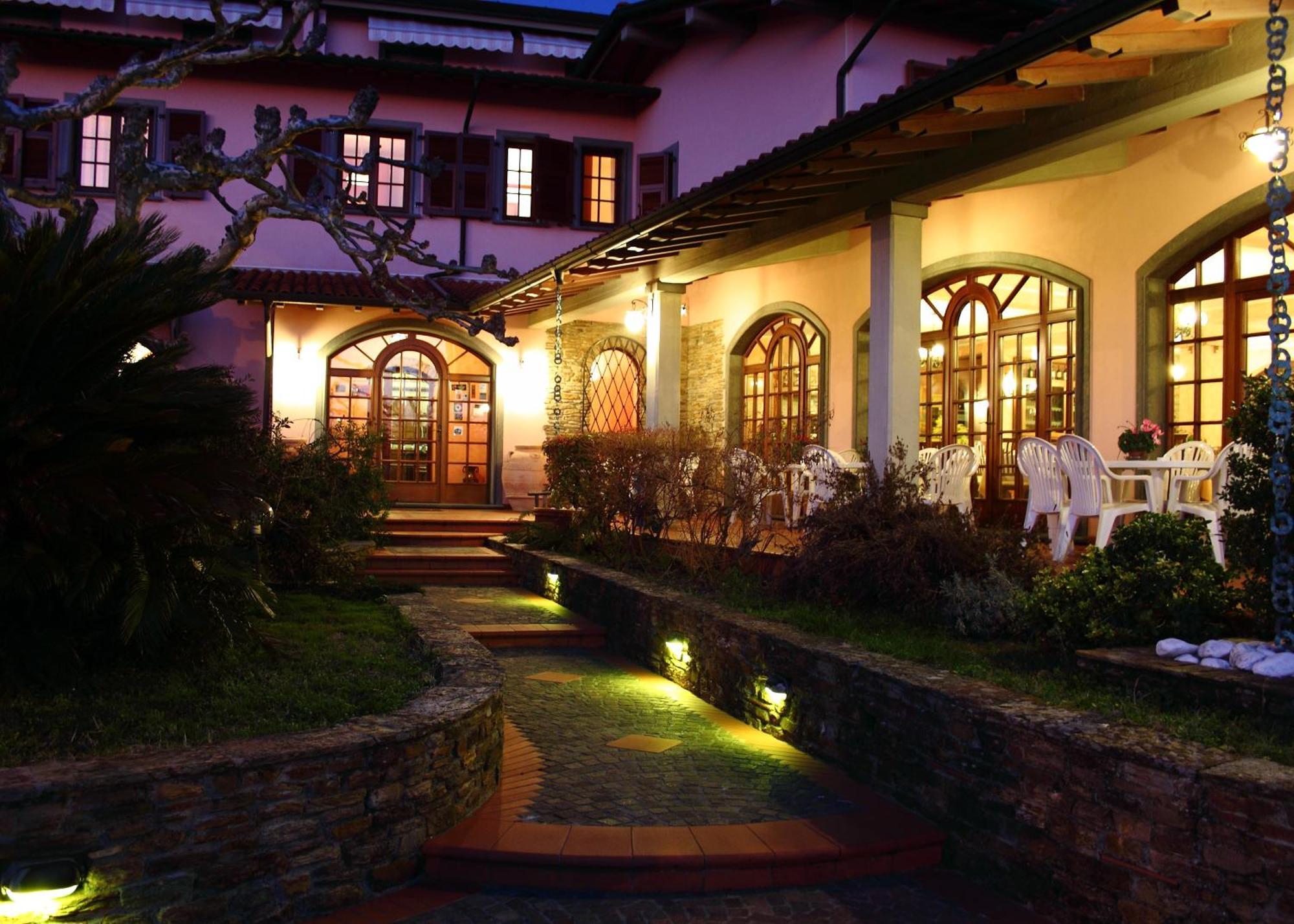 Hotel Il Buongustaio Massa  Esterno foto